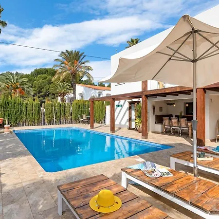 Moai - Plusholidays *