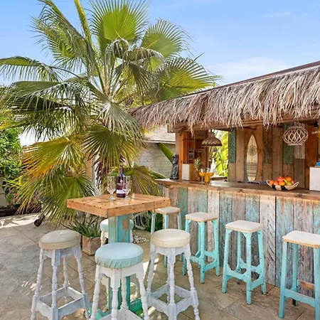 Moai - Plusholidays Villa Casas de Torrat