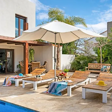 Moai - Plusholidays *