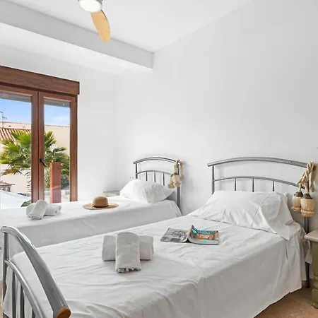 Moai - Plusholidays * Casas de Torrat