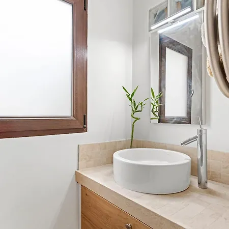 Moai - Plusholidays *