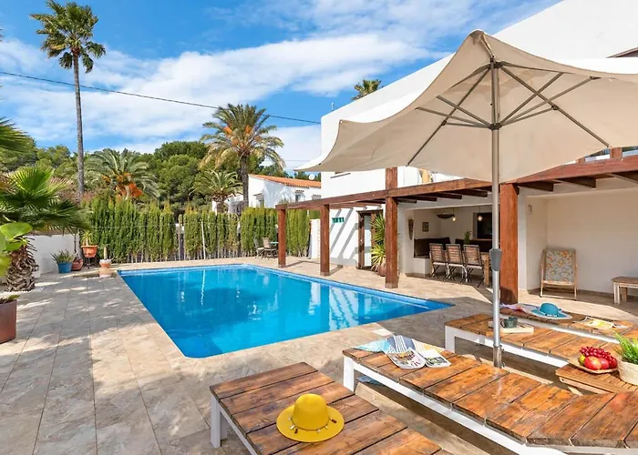 Moai - Plusholidays *