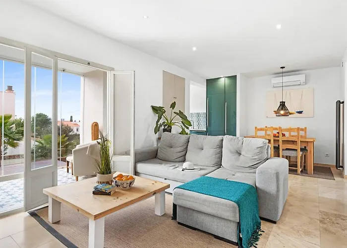 Moai - Plusholidays * Casas de Torrat