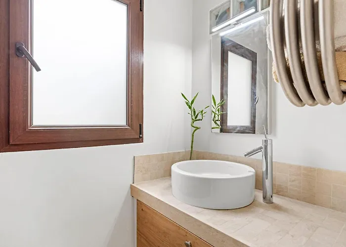 Moai - Plusholidays *